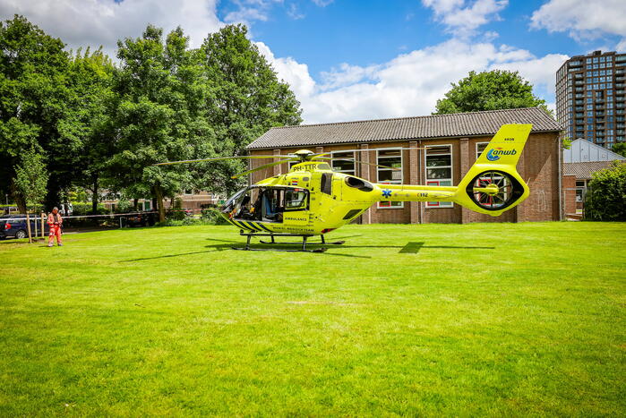 Traumahelikopter landt voor incident met kind in brandgang