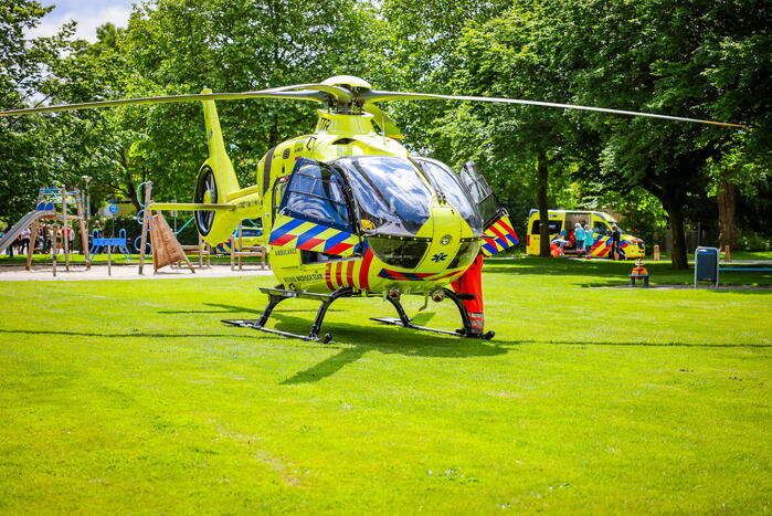Traumahelikopter landt voor incident met kind in brandgang