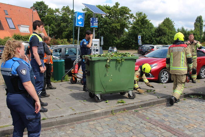 Onkruidbrander van hoveniers veroorzaakt containerbrand