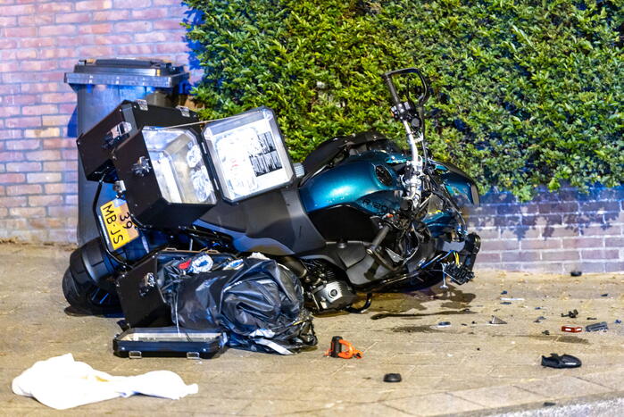 Scooterbezorger en motorrijder gewond na frontale botsing
