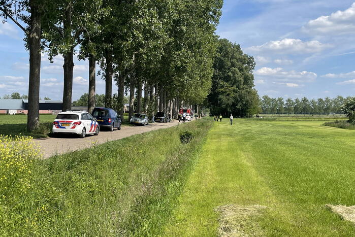 Persoon belandt met scootmobiel in sloot