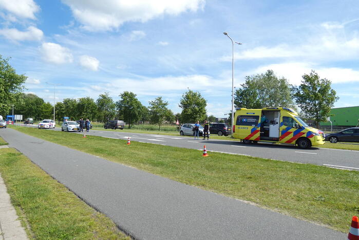 Twee personenwagens beschadigd bij botsing