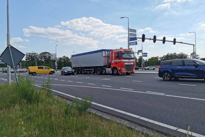 Files door vrachtwagen met pech