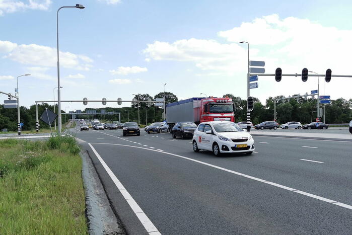 Files door vrachtwagen met pech