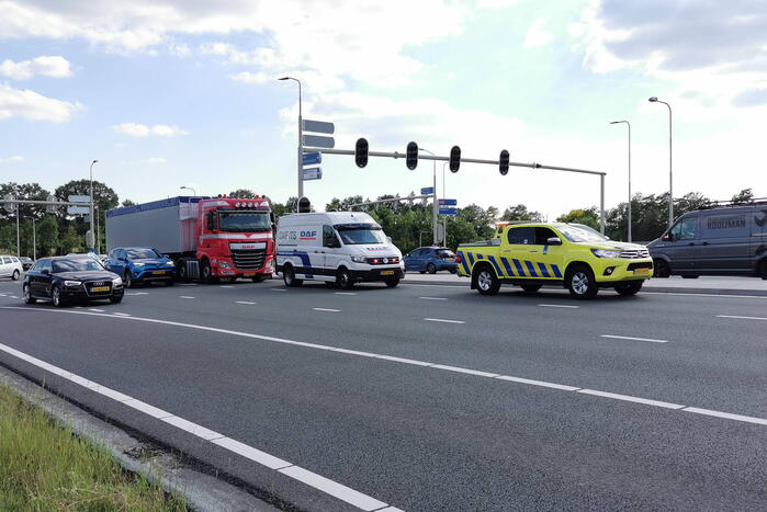 Files door vrachtwagen met pech