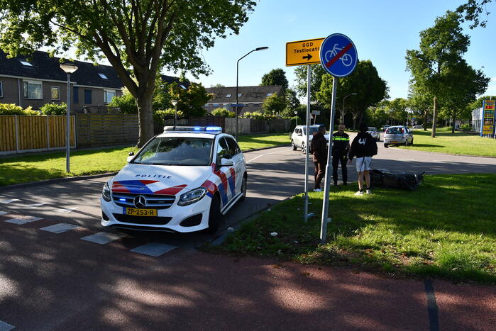 Scooterrijder gewond bij aanrijding met auto