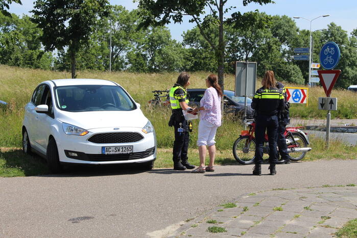 Brommerrijder gewond bij aanrijding met auto