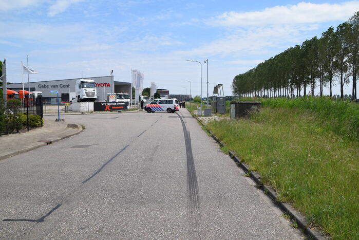 Flinke schade na botsing tussen twee auto's