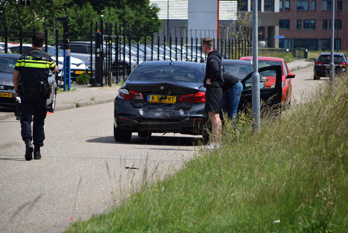 Flinke schade na botsing tussen twee auto's