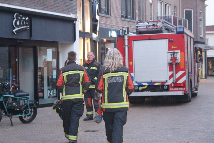 Vastzittende duif bevrijdt