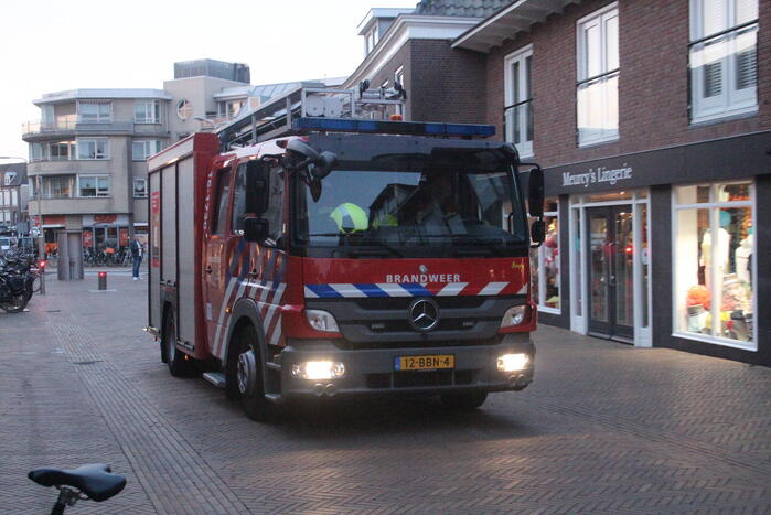 Vastzittende duif bevrijdt