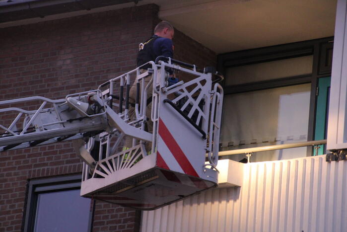 Bewoners buitengesloten, brandweer schiet te hulp