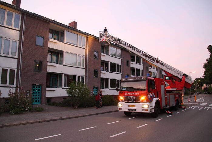 Bewoners buitengesloten, brandweer schiet te hulp
