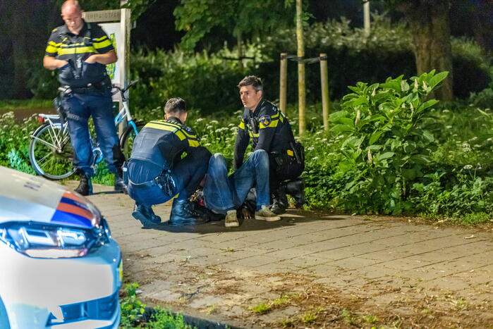 Persoon aangehouden na steekpartij in park