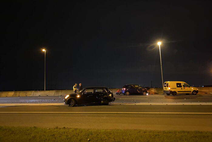 Automobilist botst op stilgevallen auto