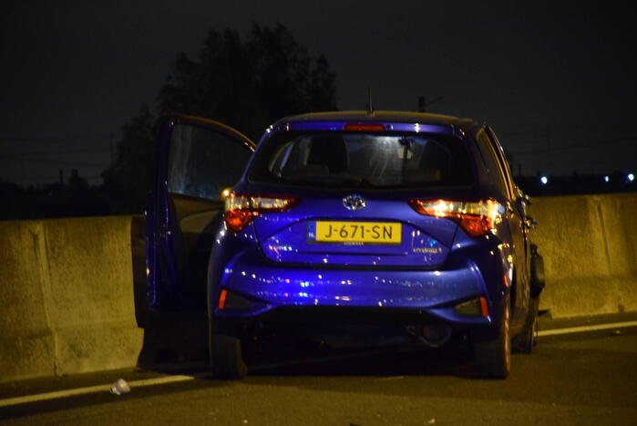 Automobilist botst op stilgevallen auto