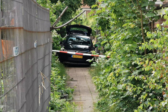 Onderzoek naar aantreffen vaten in geparkeerde auto