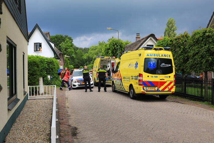 Man zwaargewond geraakt in woning