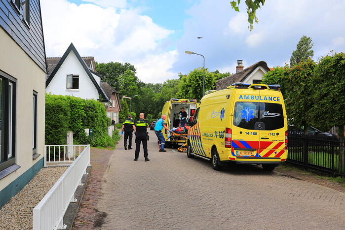 Man zwaargewond geraakt in woning