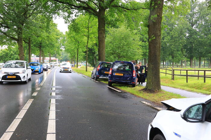 Drie personenwagens betrokken bij kop-staart botsing
