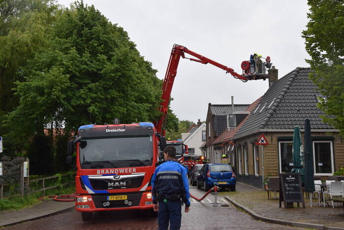 Brand in schoorsteen van woning
