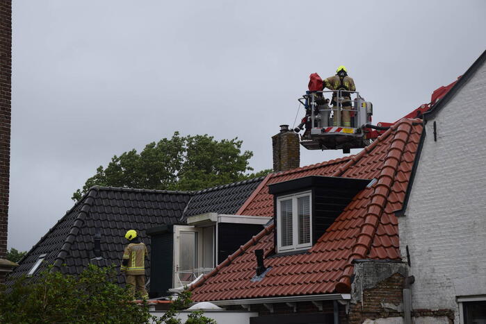 Brand in schoorsteen van woning