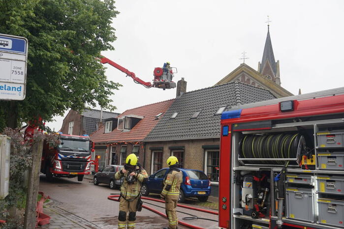Brand in schoorsteen van woning