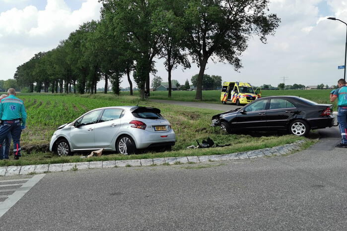 Auto's botsen op beruchte kruising