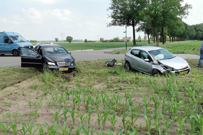 Auto's botsen op beruchte kruising