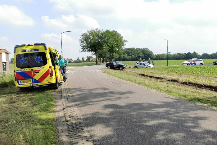 Auto's botsen op beruchte kruising
