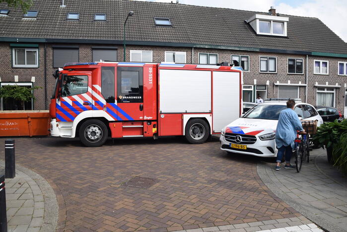 Bewoner blust brand in keuken