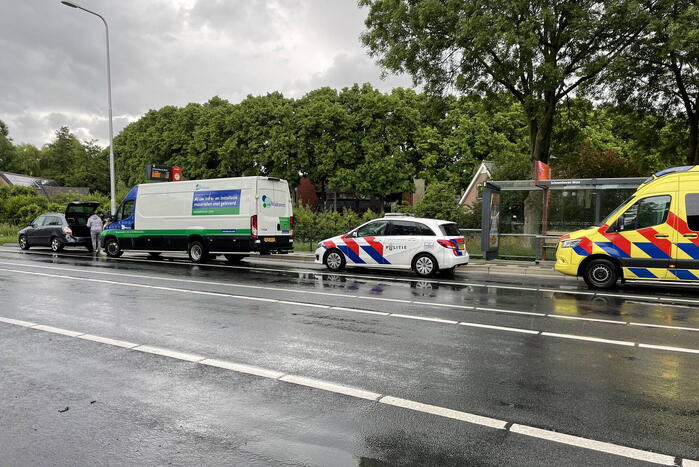 Twee voertuigen botsen op elkaar