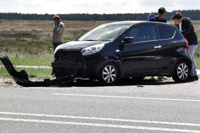 Schade bij aanrijding tussen twee auto's