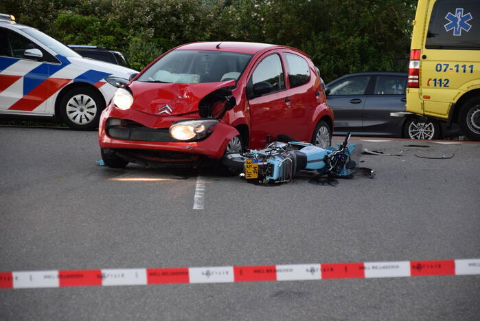 Bestuurder motorfiets zwaargewond bij botsing met auto