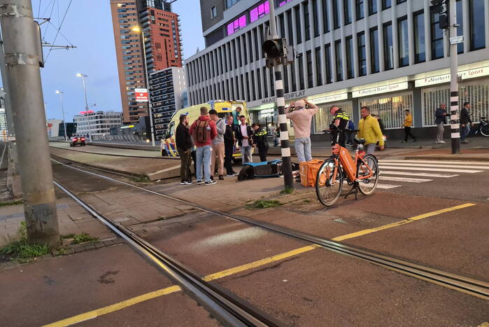 Motorrijder veroorzaakt ongeluk en rijdt ervandoor