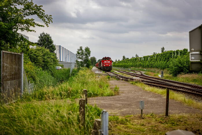 Lege goederentrein rijdt over beschadigd spoor Ponlijn