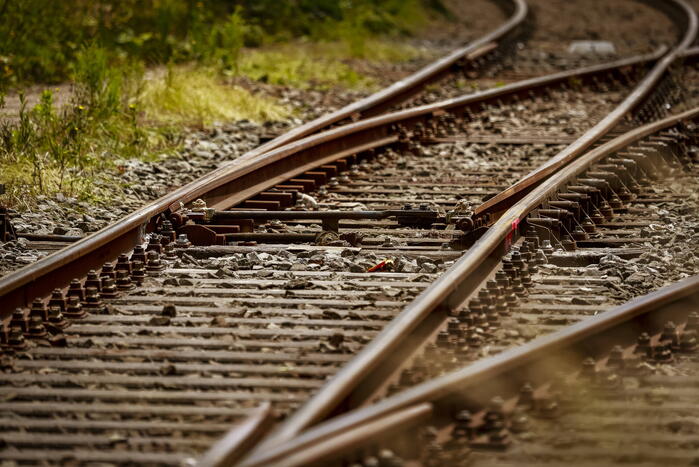 Lege goederentrein rijdt over beschadigd spoor Ponlijn
