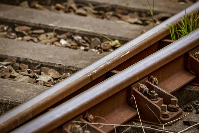 Lege goederentrein rijdt over beschadigd spoor Ponlijn