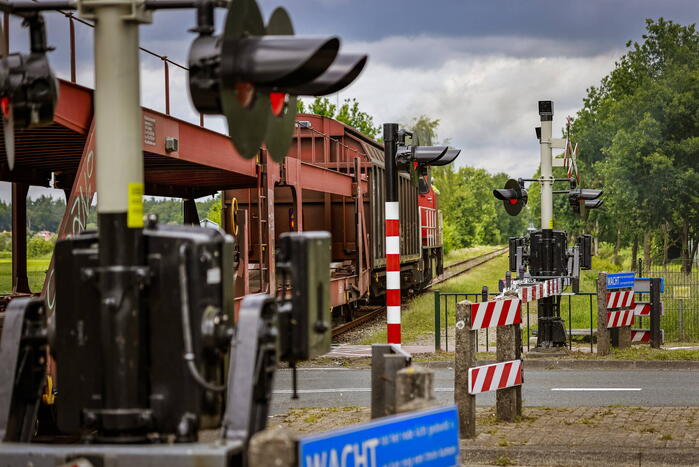Lege goederentrein rijdt over beschadigd spoor Ponlijn