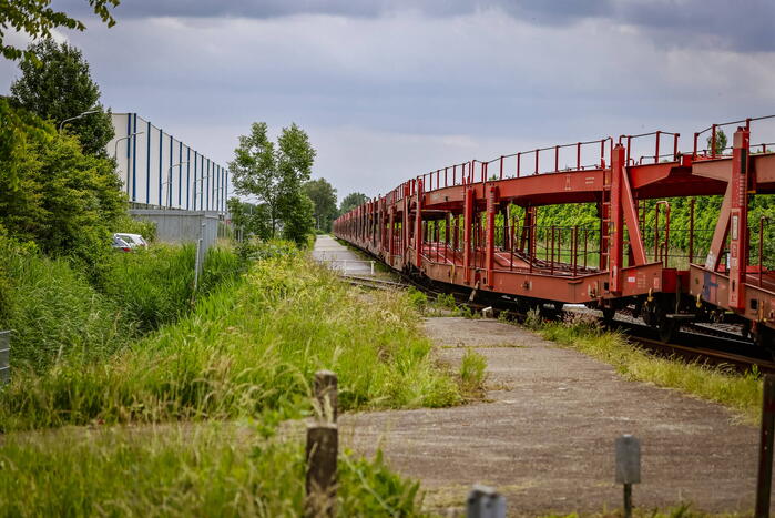 Lege goederentrein rijdt over beschadigd spoor Ponlijn