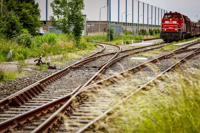 Lege goederentrein rijdt over beschadigd spoor Ponlijn