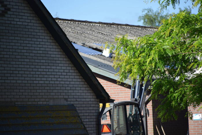 Persoon ernstig gewond na val van dak