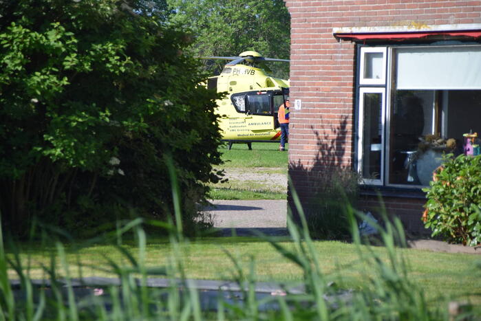 Persoon ernstig gewond na val van dak