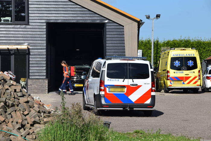 Persoon ernstig gewond na val van dak