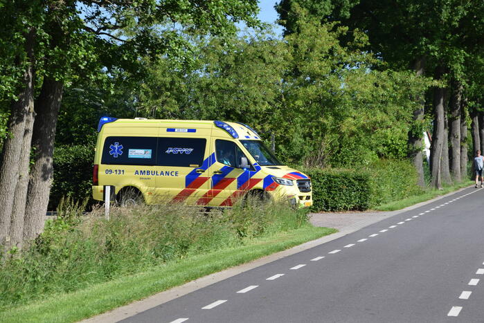 Persoon ernstig gewond na val van dak