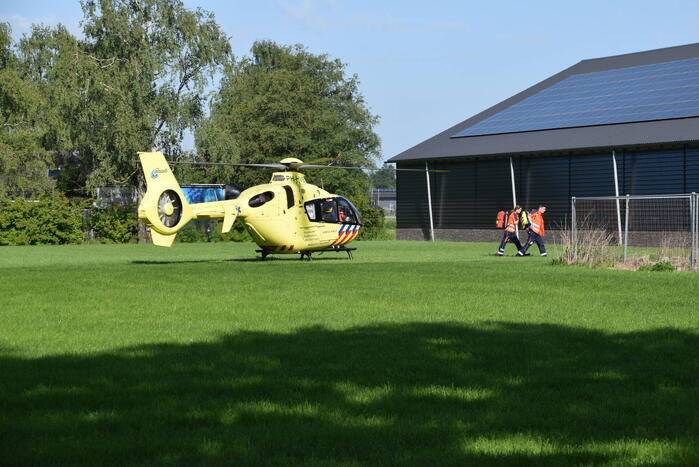 Persoon ernstig gewond na val van dak