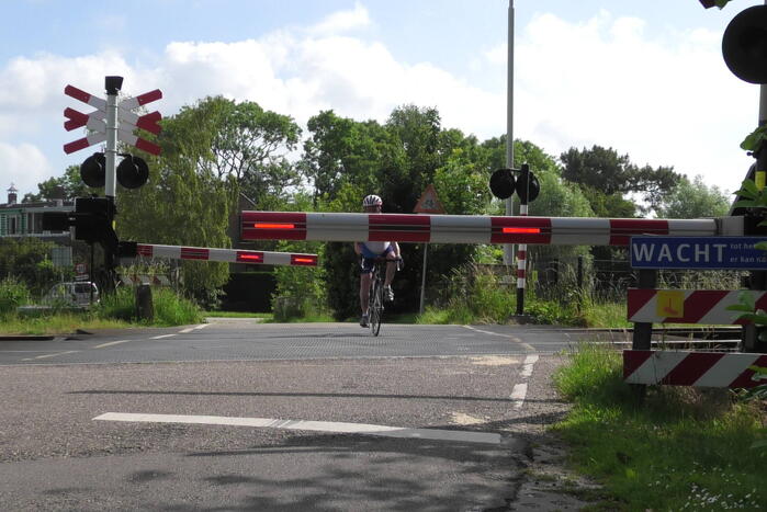 Gevaarlijke situatie door defecte spoorwegovergang