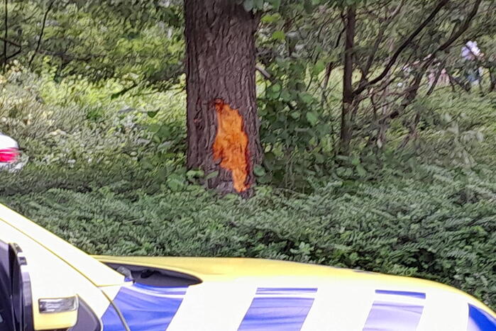 Motorrijder slaat over de kop