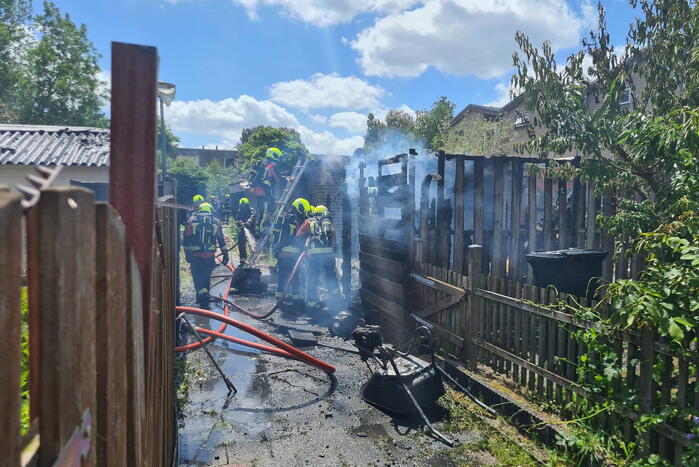 Schuur en schuttingen verwoest vanwege brand