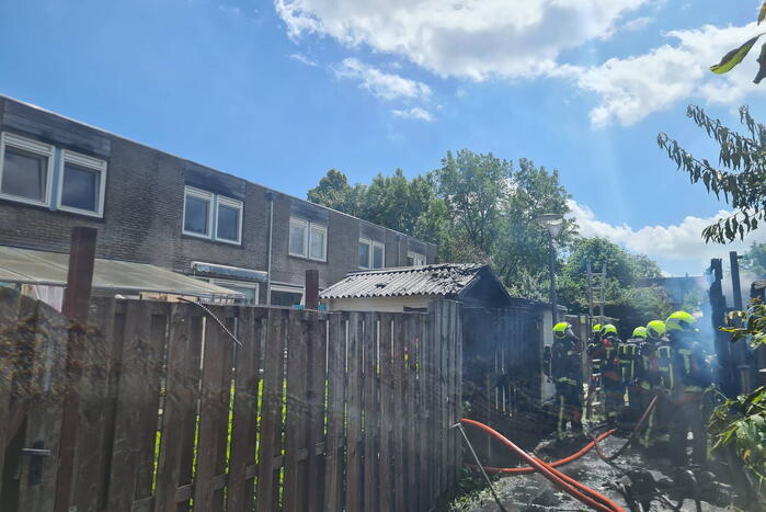 Schuur en schuttingen verwoest vanwege brand